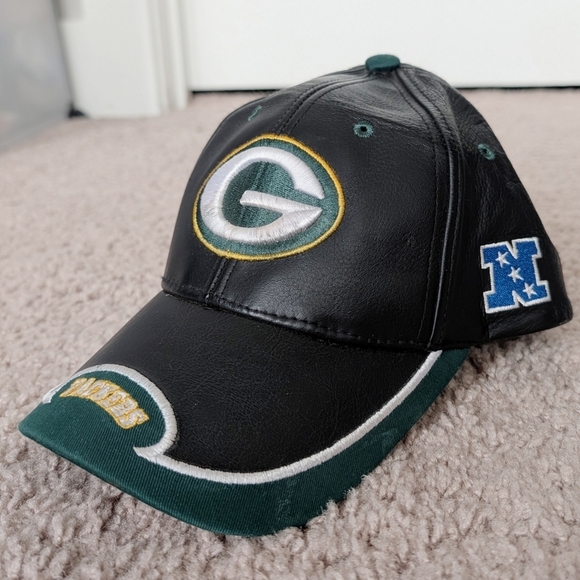 NFL Other - NFL Reebok Throwback Green Bay Packers Leather Black Green Strap Back Hat Cap OS